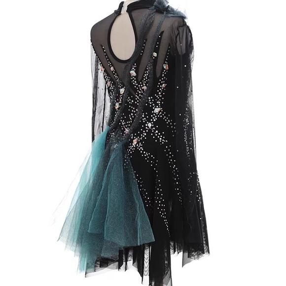 New Figure Skating Dress Size 12 (7~10T) with Hair Scrunchies (130~140cm) - Picture 3 of 5